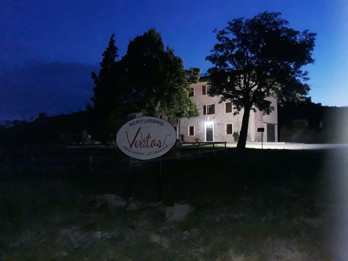 Agriturismo "Veritas" Bed & Wine Casaleggio Boiro Exterior photo